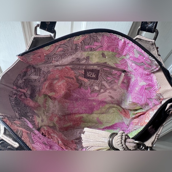 Gorgeous SAK leather color block hobo bag. - Picture 11 of 12